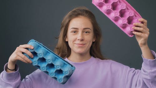 有关工作室, 年轻女子, 微笑的免费素材视频