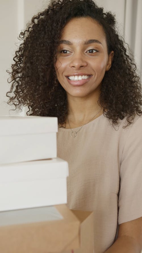 有关商品, 垂直视频, 幸福的免费素材视频