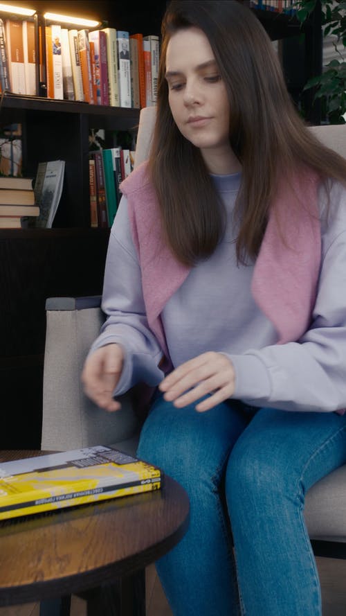 有关上网, 图书, 图书馆的免费素材视频