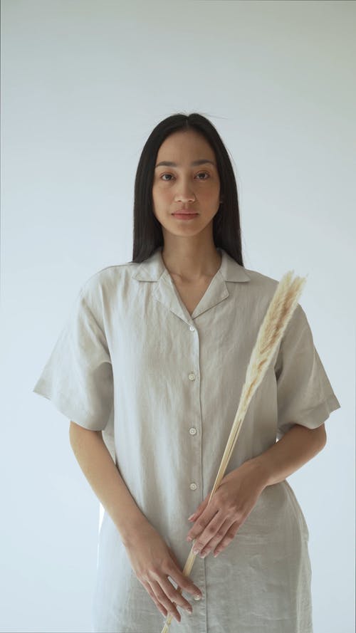 有关乾燥花, 垂直视频, 女人的免费素材视频