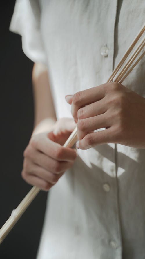 有关人, 垂直视频, 室内的免费素材视频