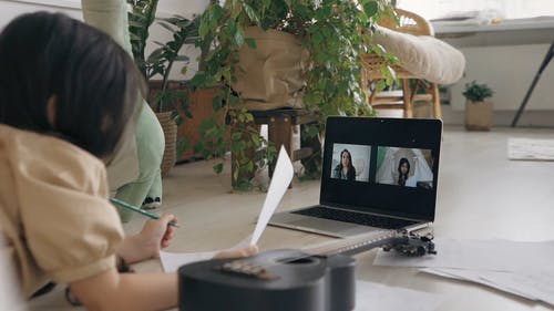 有关＃室内, 儿童, 四弦琴的免费素材视频