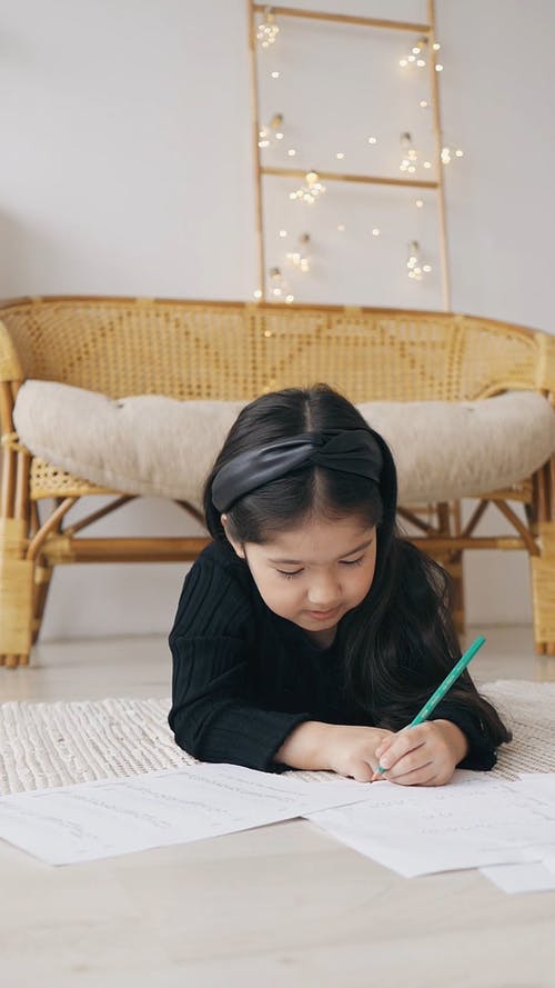 有关儿童, 功课, 在地上的免费素材视频