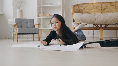 有关儿童, 功课, 在地上的免费素材视频