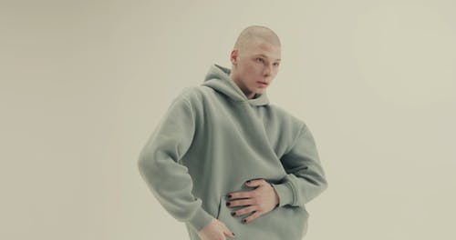 有关人, 室内, 看着相机的免费素材视频