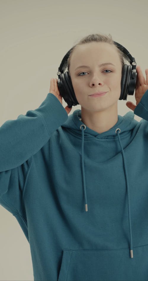 有关＃室内, 信心, 倾听的免费素材视频