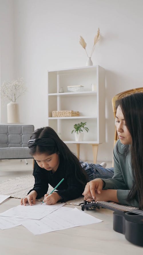 有关儿童, 可爱, 四弦琴的免费素材视频