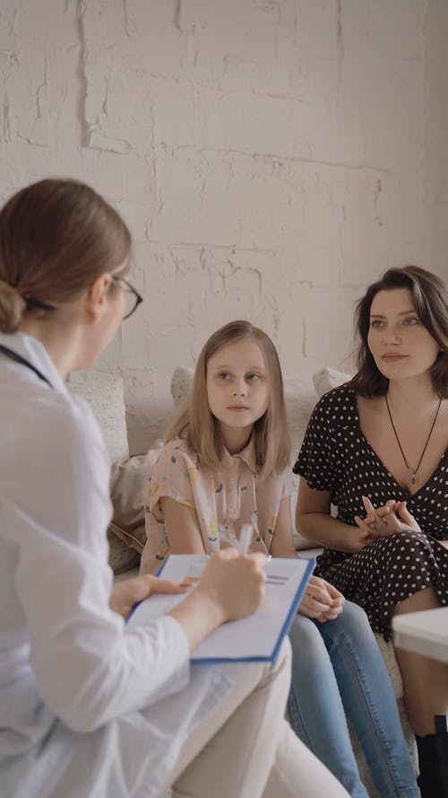 有关儿科医师, 医生和病人, 垂直视频的免费素材视频