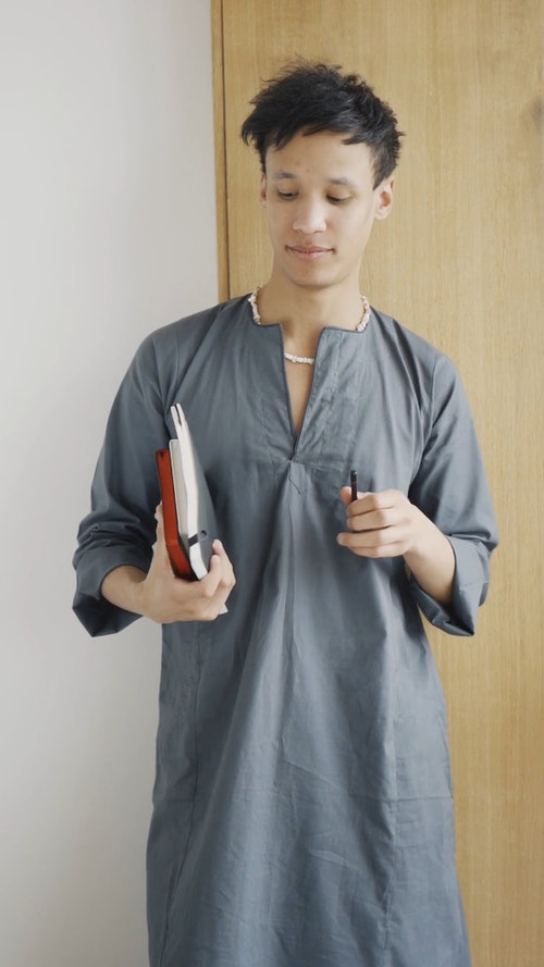 有关人,垂直视频,握住的免费素材视频