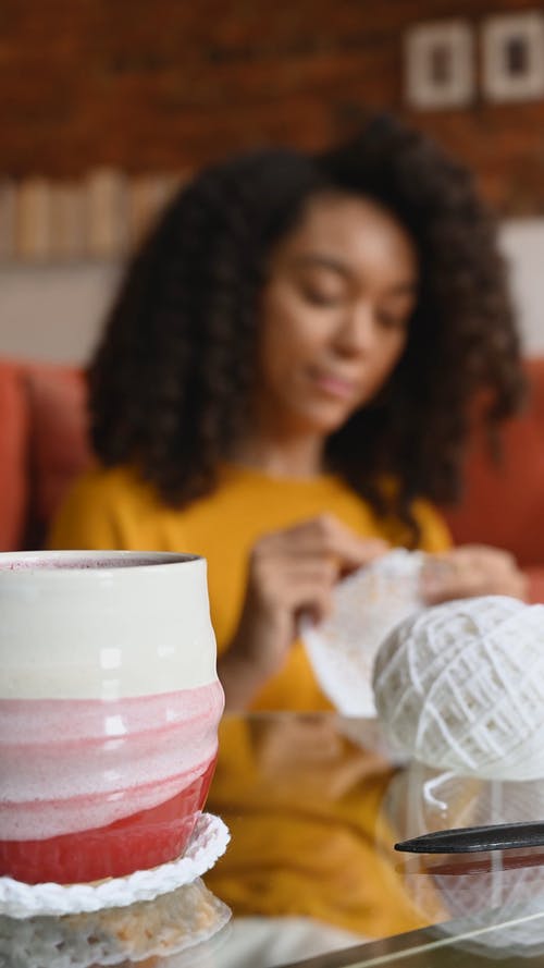 有关人, 在地上, 在家的免费素材视频