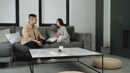 有关人,在家,坐的免费素材视频