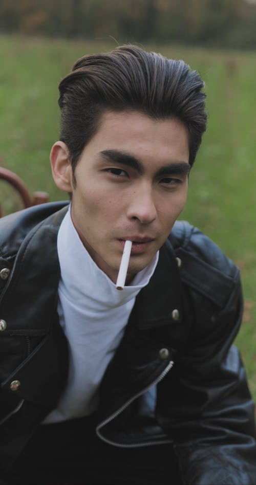 有关人, 修女服, 垂直视频的免费素材视频