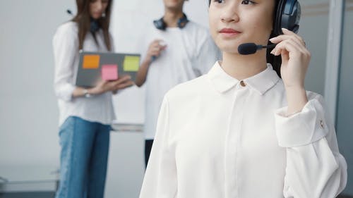 有关女人, 室内, 年轻的免费素材视频