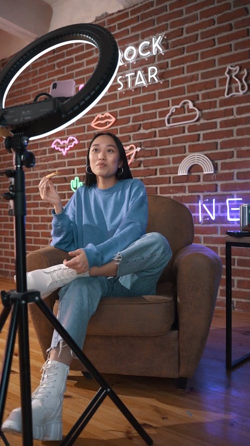 有关vlog, 内容, 咖啡色头发的女人的免费素材视频