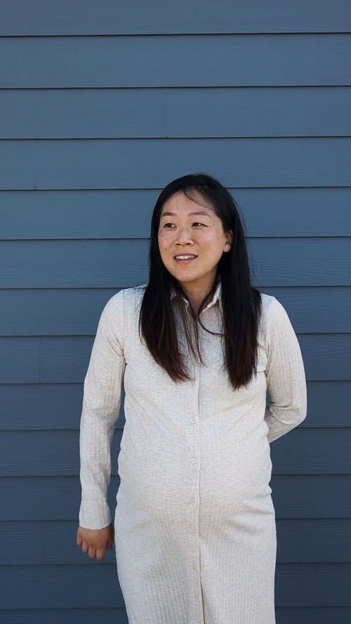 有关咖啡色头发的女人, 垂直视频, 女人的免费素材视频