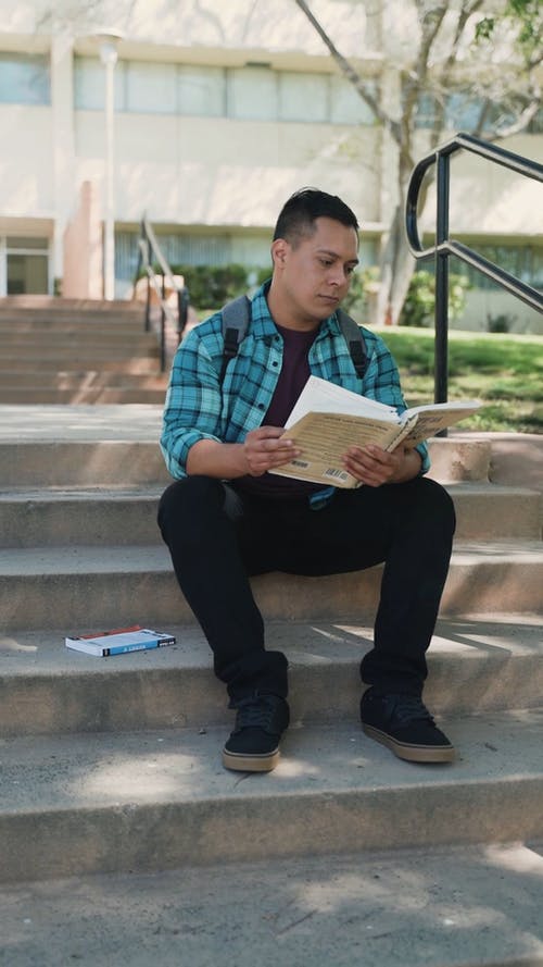 有关人, 坐, 学校的免费素材视频