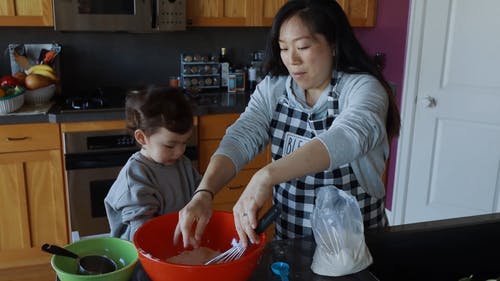 有关儿童, 围裙, 女人的免费素材视频