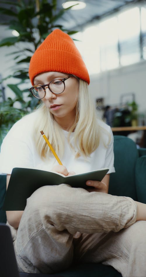 有关刺青的, 商业, 坐的免费素材视频