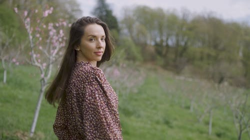 有关女人, 微笑, 户外的免费素材视频