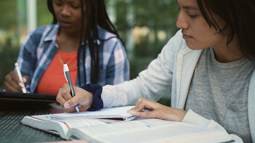 有关功课, 坐, 大学的免费素材视频