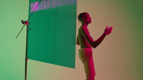 有关人, 半裸, 室内的免费素材视频