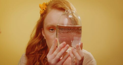 有关严肃, 女人, 姜毛的免费素材视频