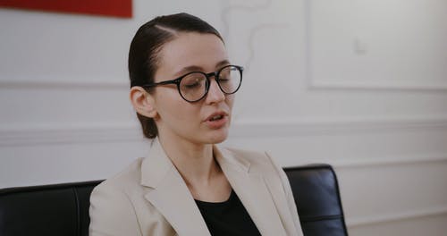 有关4k, 发髻, 坐的免费素材视频