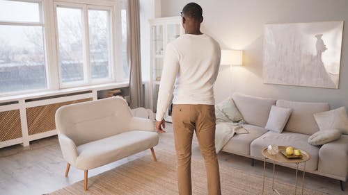 有关人, 发现, 坐的免费素材视频