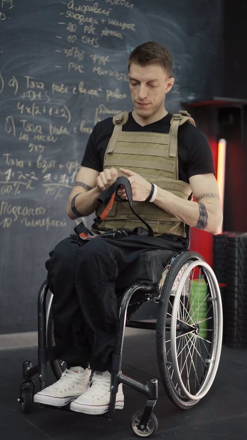 有关人, 垂直视频, 手套的免费素材视频