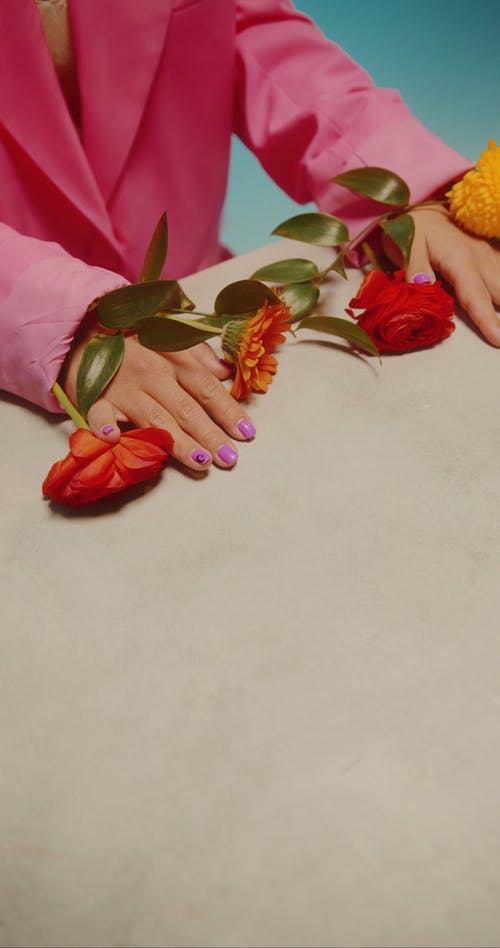 有关人, 垂直视频, 室内的免费素材视频