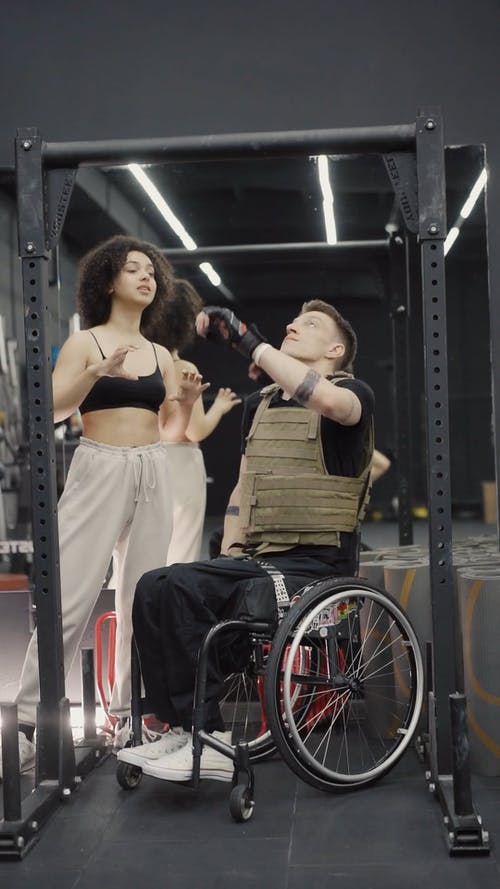 有关人, 健身房, 反射的免费素材视频