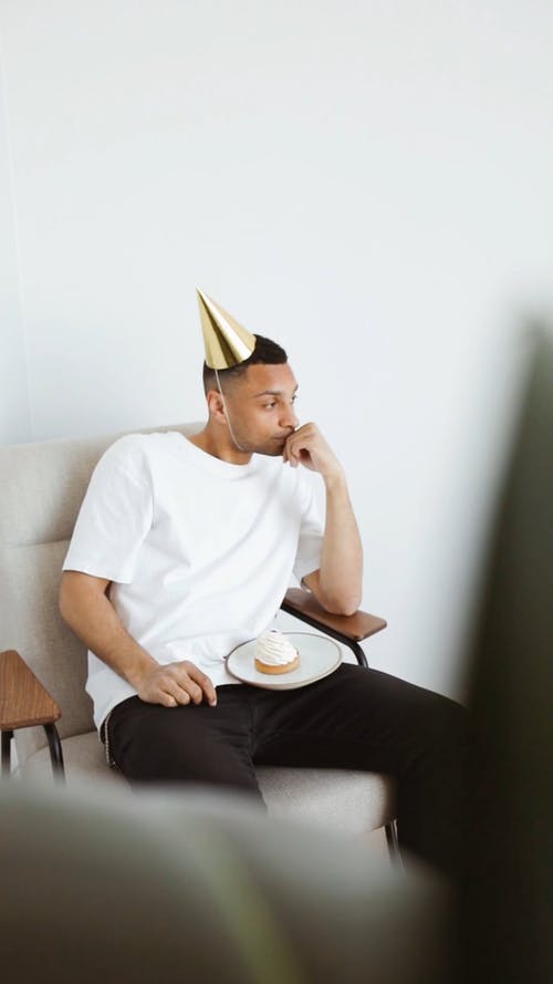 有关人, 伤心, 垂直视频的免费素材视频