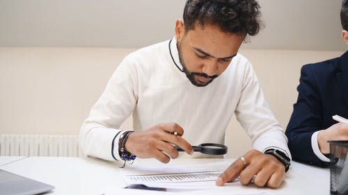 有关＃室内, 上班服, 坐的免费素材视频