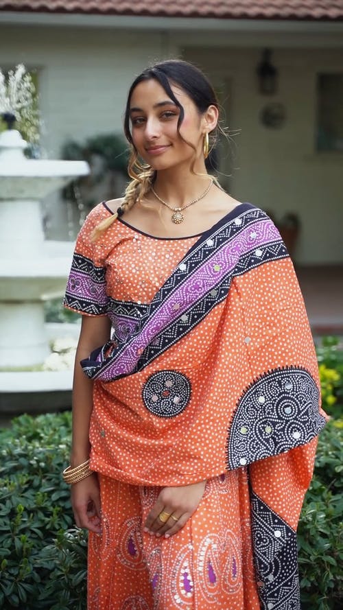 有关传统服装, 垂直视频, 女人的免费素材视频