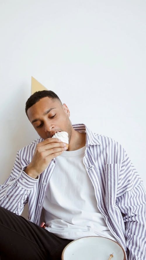 有关人, 伤心, 吃的免费素材视频