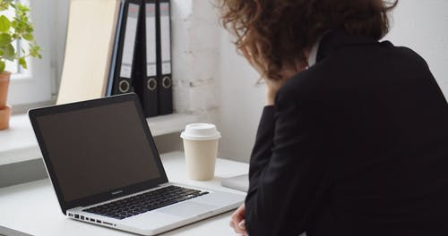 有关MacBook, 咖啡, 女士的免费素材视频