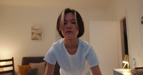 有关光, 在家, 女人的免费素材视频