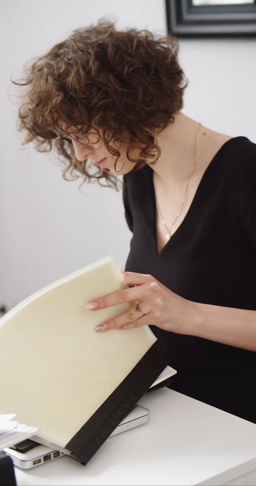 有关发现, 垂直视频, 工作的免费素材视频