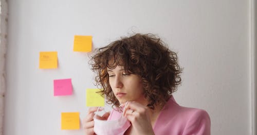 有关便利贴, 光鲜亮丽, 口罩的免费素材视频