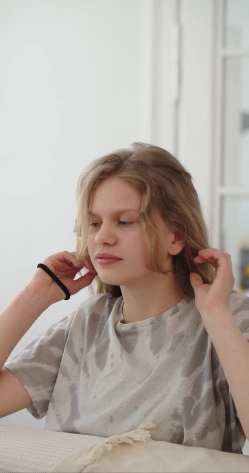 有关儿童, 发带, 垂直视频的免费素材视频