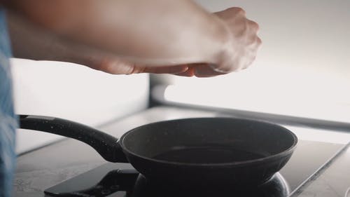 有关平底锅, 手, 早餐的免费素材视频