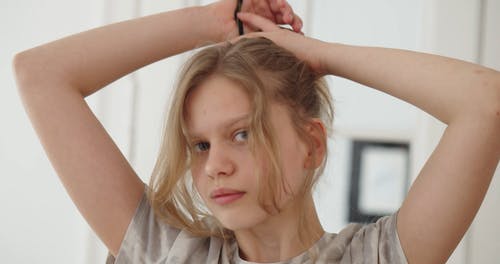 有关发髻, 女人, 女孩的免费素材视频