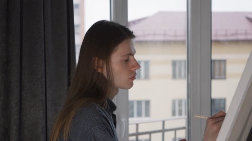 有关人, 室内, 工艺品的免费素材视频