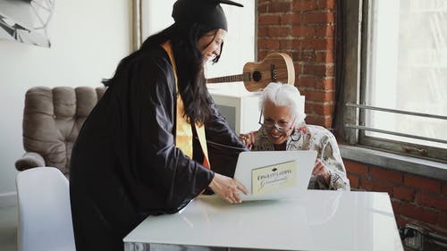 有关大学, 奶奶, 学位的免费素材视频