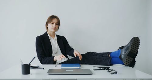 有关人, 办公台, 女人的免费素材视频