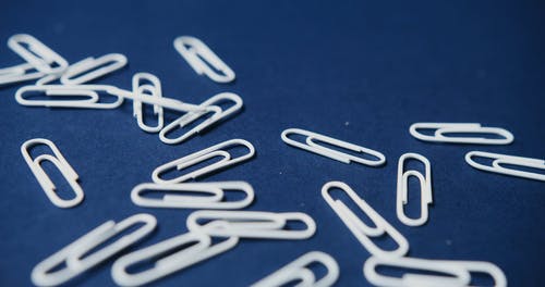 有关白色, 蓝色背景, 办公用品的免费素材视频