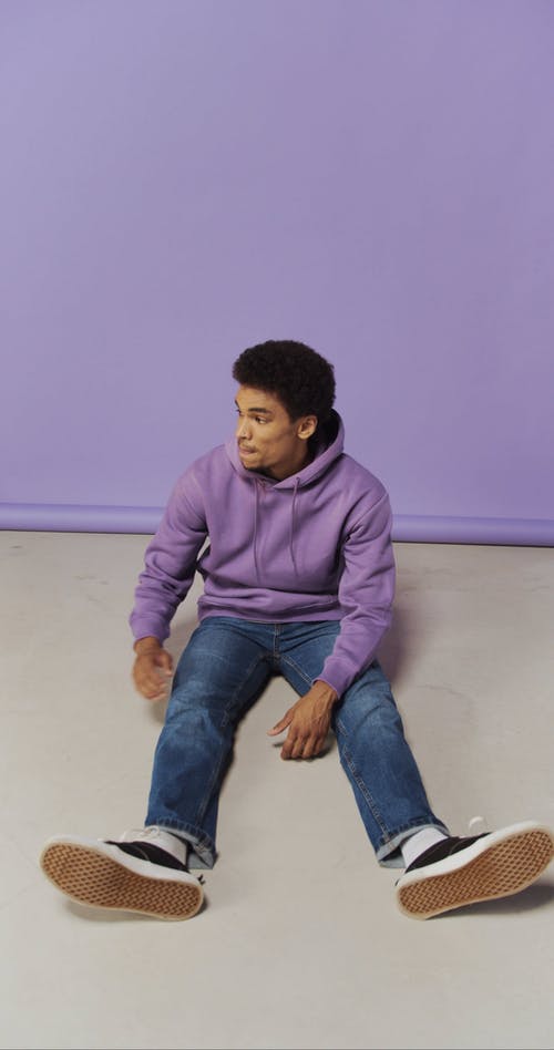 有关人, 休闲服, 在地上的免费素材视频