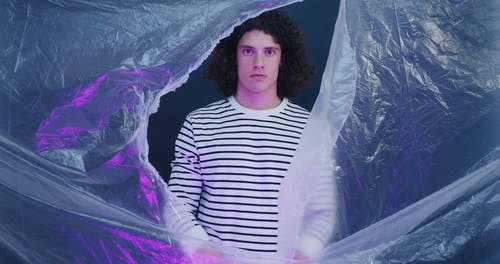 有关人, 塑胶, 工作室拍摄的免费素材视频