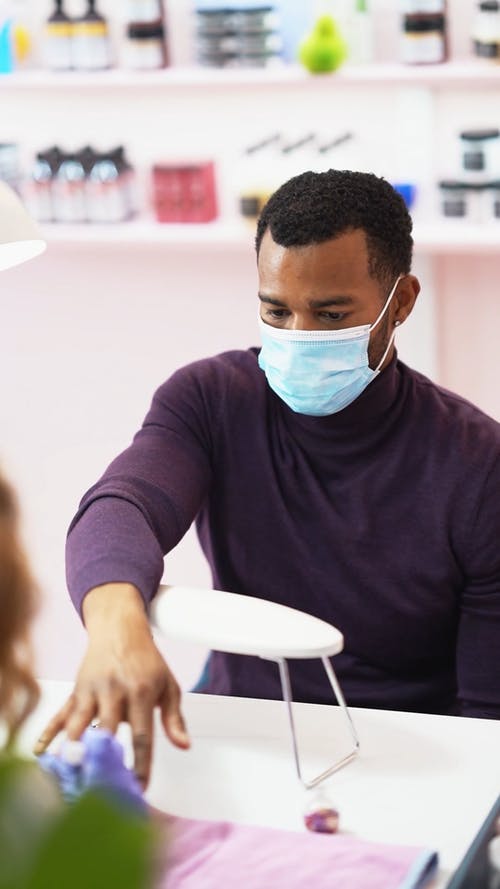 有关人, 修剪指甲, 垂直视频的免费素材视频