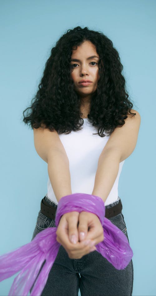 有关垂直视频, 塑胶, 女人的免费素材视频